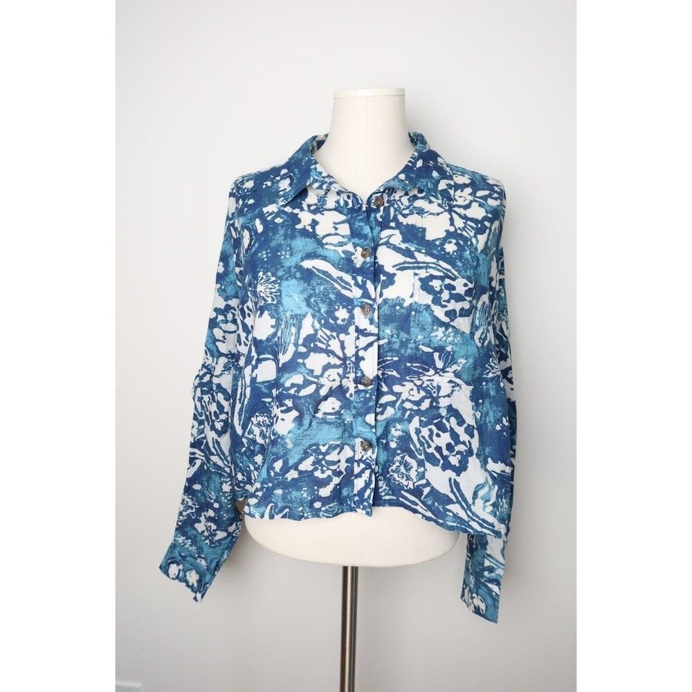 Anthropologie Pilcro Batwing Blue Floral Long Sleeve Cropped Top Size Medium